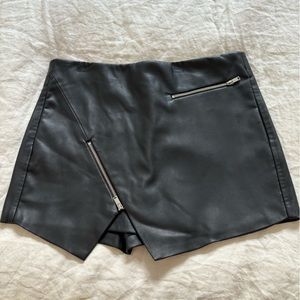 ZARA LEATHER SKORT - Black - Size S